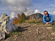 03 Dalla vetta del Castel Regina (1424 m) bella vista in Foldone (1499 m)